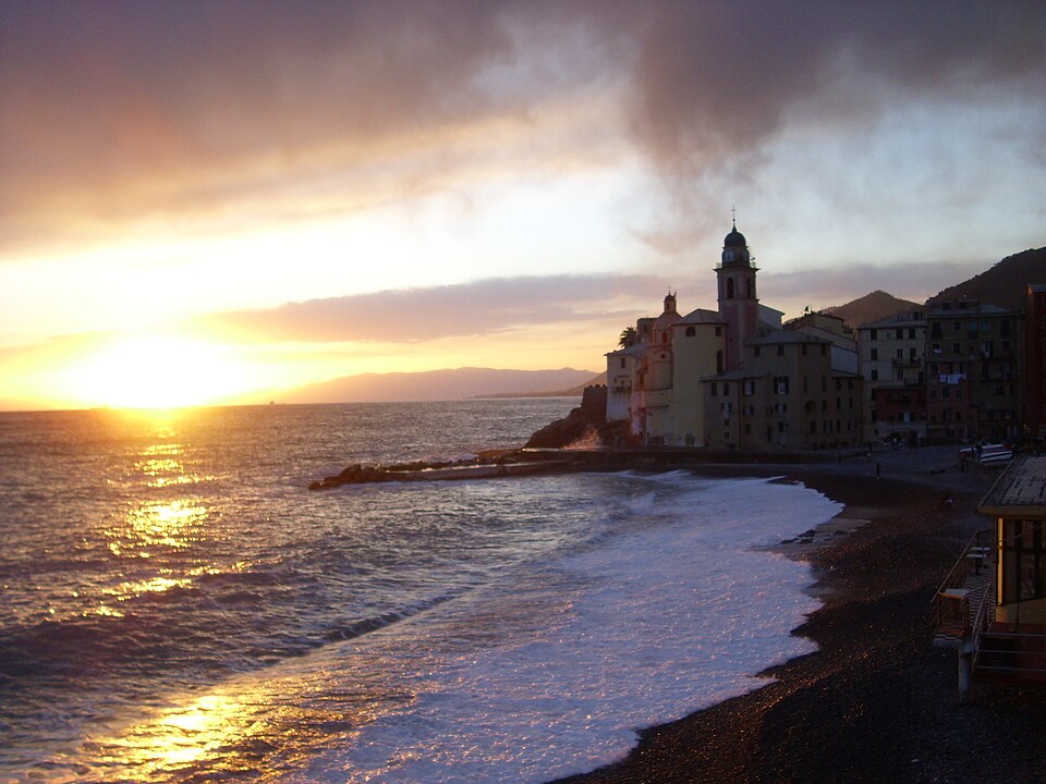 Bunte Häuser von Camogli an der ligurischen Küste in Italien